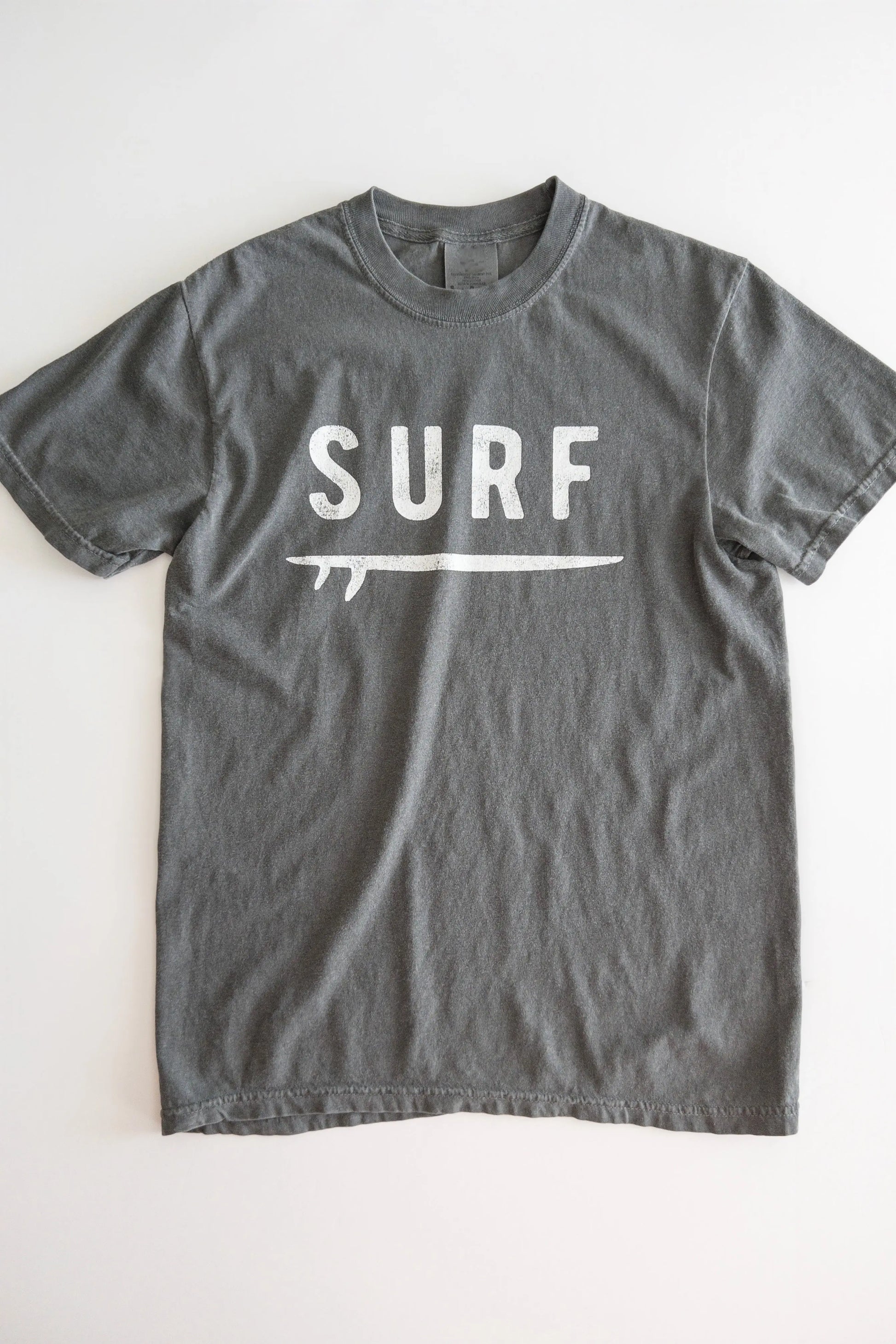 The Tiny Details SURF Vintage Graphic T-Shirt